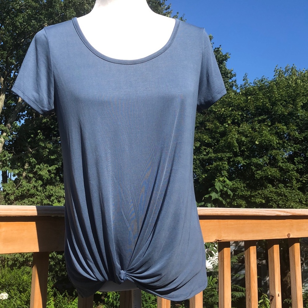 Pink rose blue front knot tee